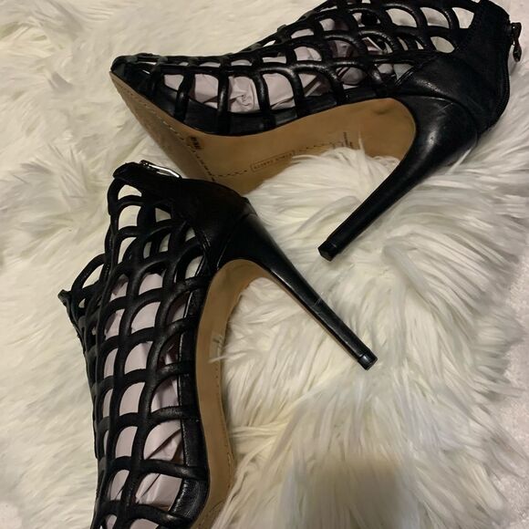 Vince Camuto Fontanela Cut-out Leather Bootie SZ 10US/40EU Black (Pre-Loved) EUC - Picture 9 of 11